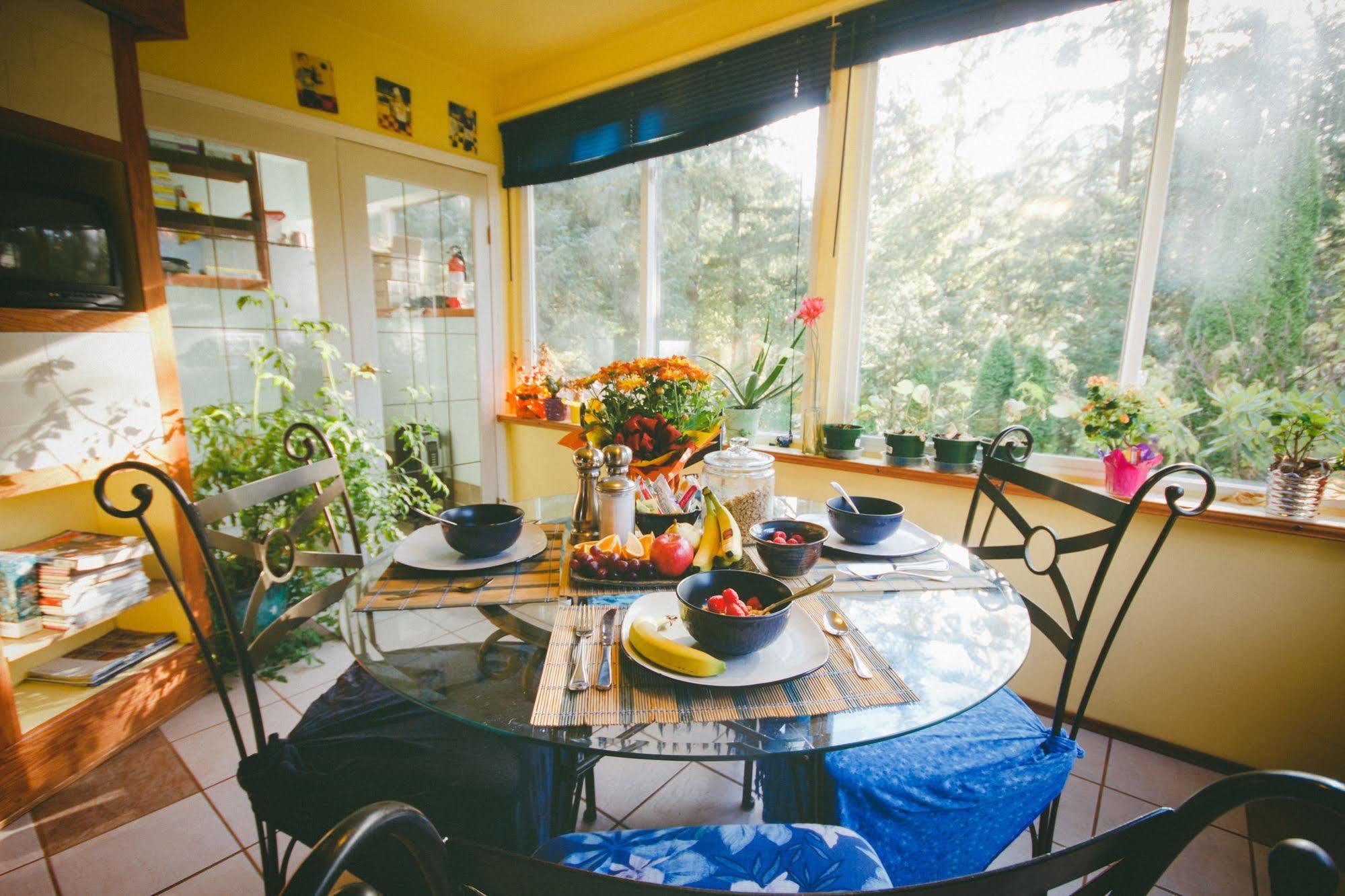 Tall Trees Bed & Breakfast ปรินซ์รูเพิร์ต ภายนอก รูปภาพ